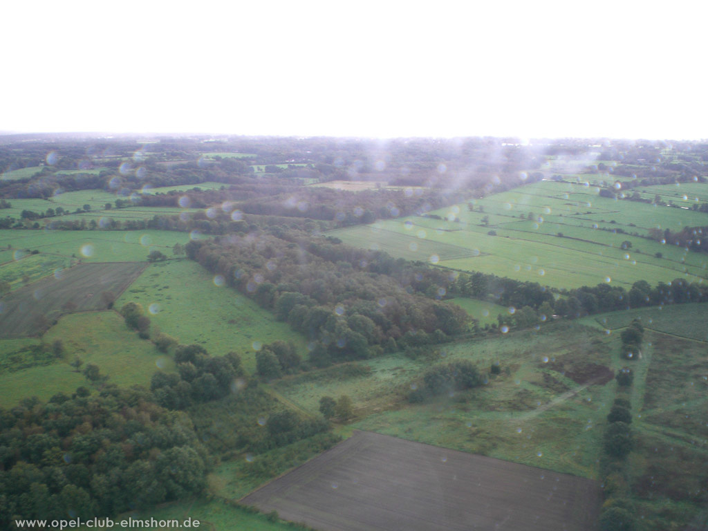 Hubschrauberrundflug 2006 - 20061007_125353 - Wiesen und Wälder
