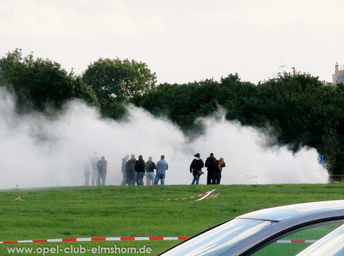 Brunsbuettel-2011-0008-Action-auf-der-Burnoutplatte