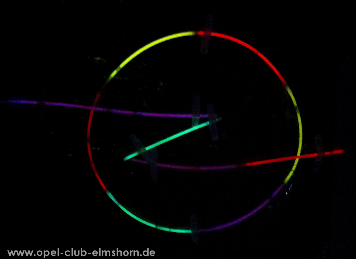 Boltenhagen-2011-0028-Knicklicht-Opelzeichen