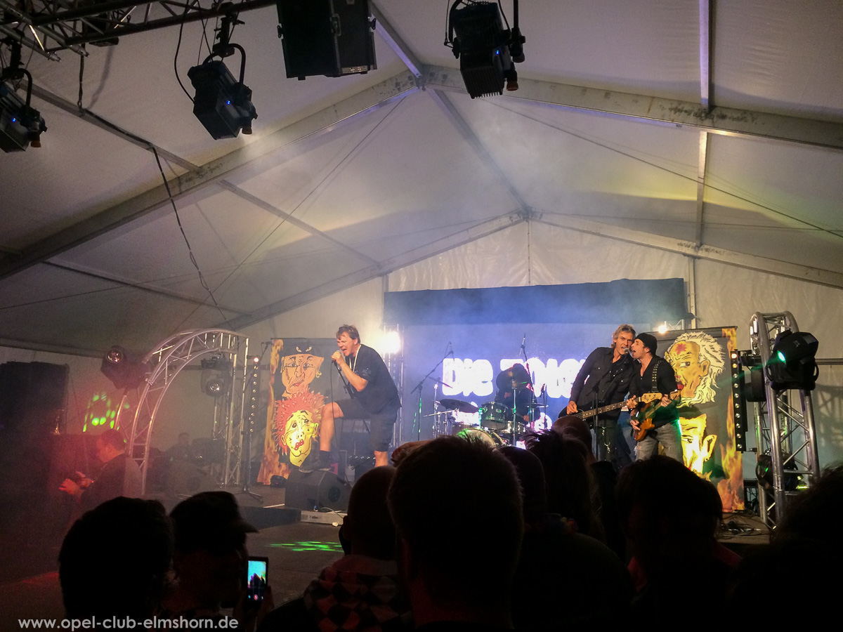 Boltenhagen-2015-0250-Die-Toten-aerzte-Konzert-im-Festzelt