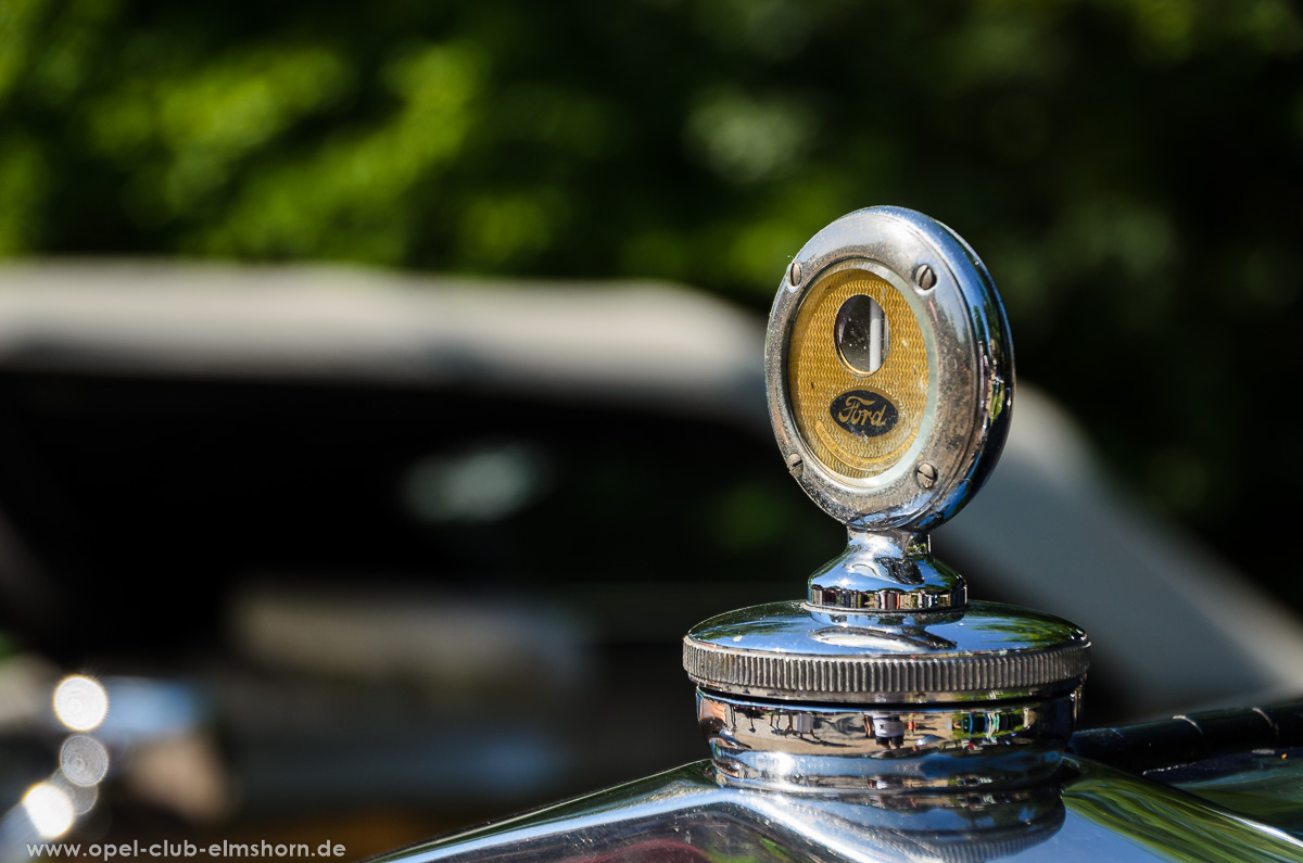 Oldtimertreffen-Rosengarten-Ehestorf-2016-20160605_104631-Ford-Markenzeichen