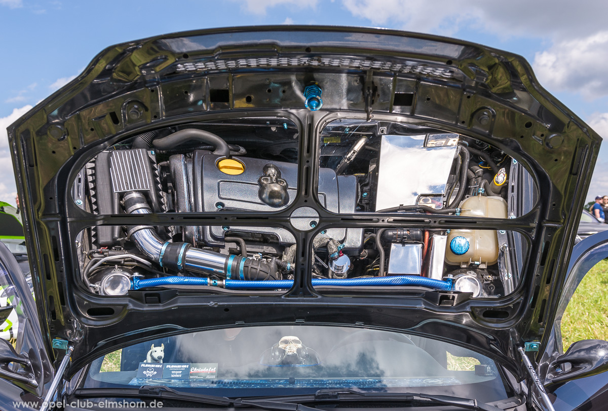 Opeltreffen-Wahlstedt-2017-20170708_140507-Spiegelung-Motorraum