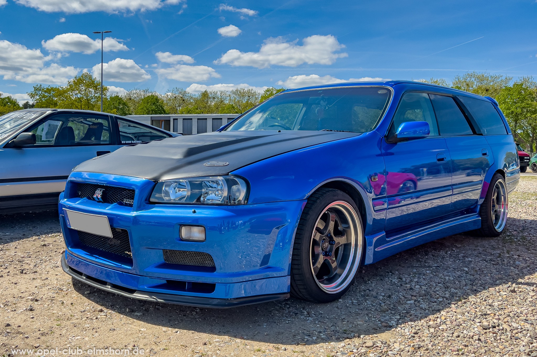 Nissan Stagea mit Nissan Skyline GT-R Front